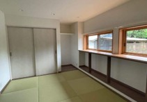 窓も小さくし、断熱サッシを入れました。