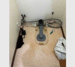 後が残る可能性がある為、クッションフロアの張替も合わせてご提案。